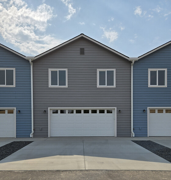 Garage View - 1408 Edington Ave