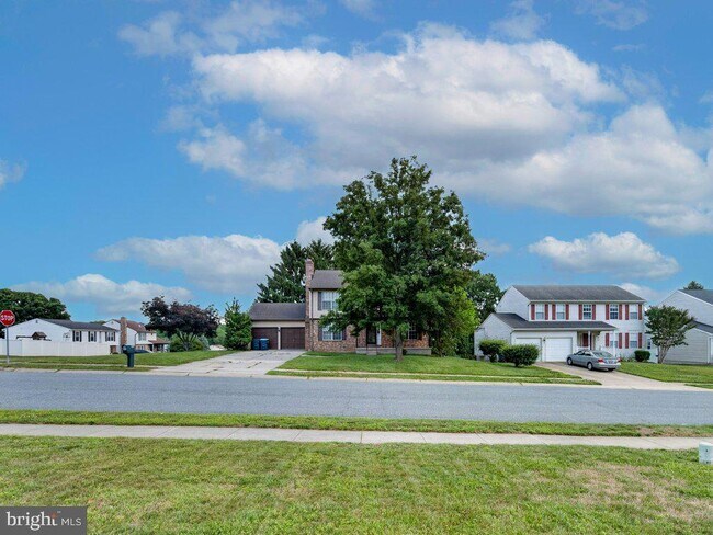Building Photo - 801 High Plain Dr