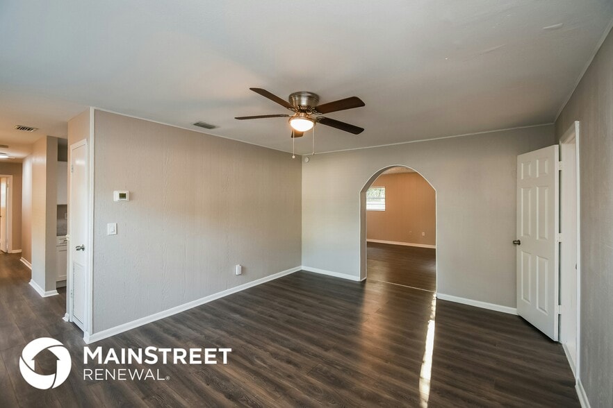 Building Photo - 2436 Lourdes Dr W