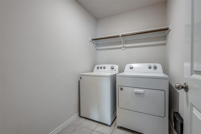 Building Photo - 808 Saddle Horn Way
