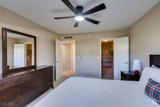 Building Photo - 668 Oakmont Ave