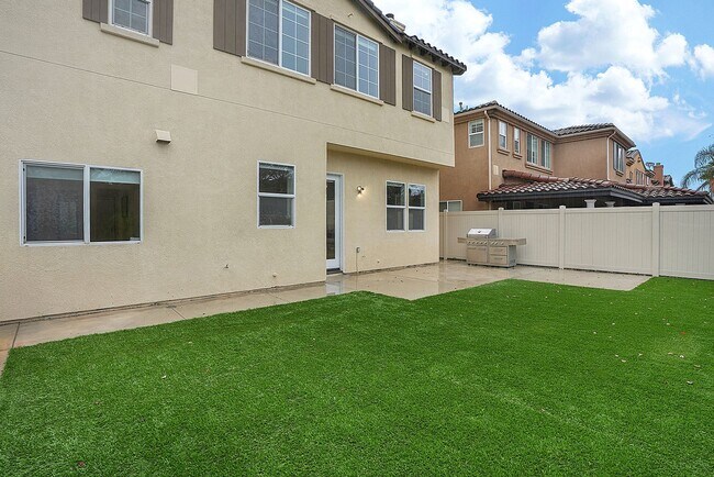 Building Photo - Beautiful executive home in the Eastlake-C...