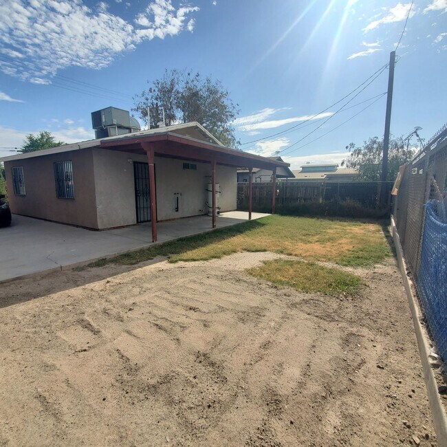 Building Photo - Cozy 2 BR in Brawley
