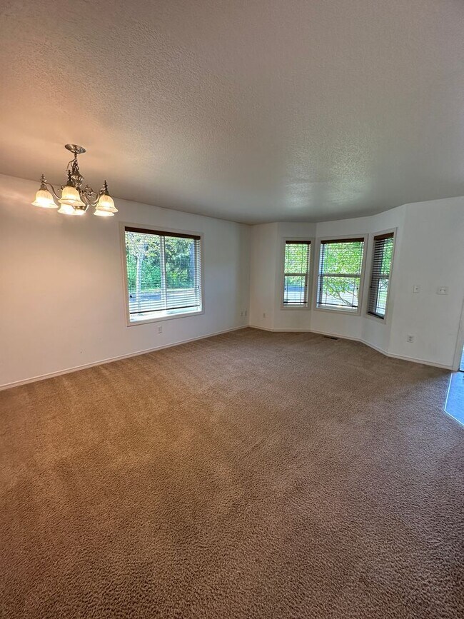 Building Photo - 3604 Astaire St NE