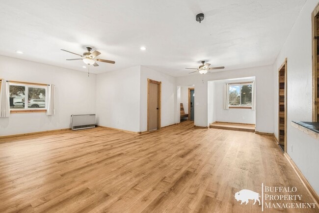 Building Photo - Charming Parker Home for Rent – Rustic Character Meets Modern Comfort!