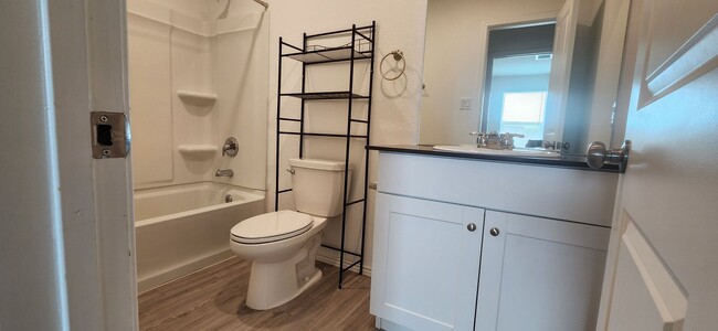 Building Photo - 4-bed, 2-bath gem in Hidden Trails- Bulverde TX- 4/2/2-6013 Companion Loop