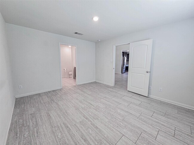 Building Photo - 332 Lone Mountain Dr