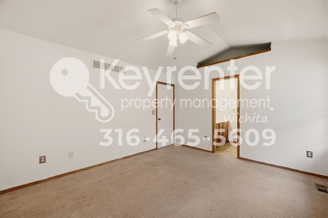 Building Photo - 827 S Sunset Cir