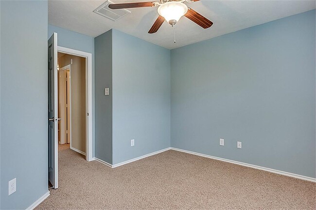 Building Photo - 251 Bloomhill Pl