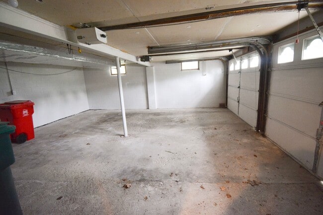 Building Photo - Updated 3 Bed 1.75 bath home in quiet location