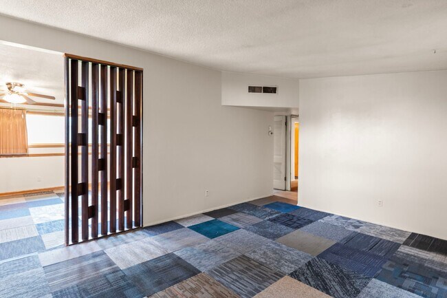 Building Photo - 6452 Evergreen Blvd