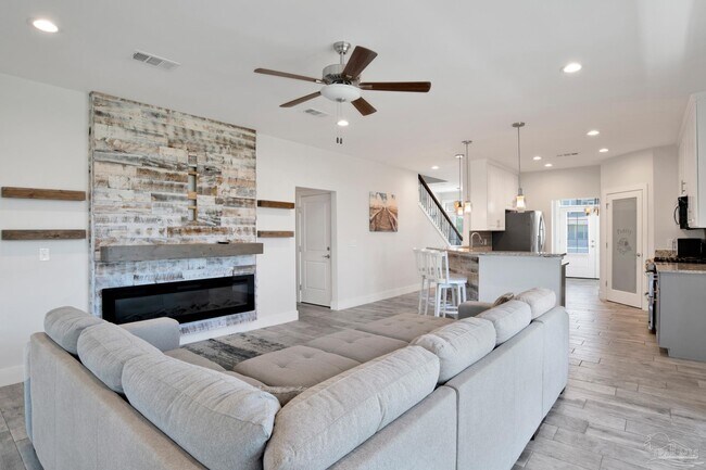 Building Photo - 16262 Tarpon Dr