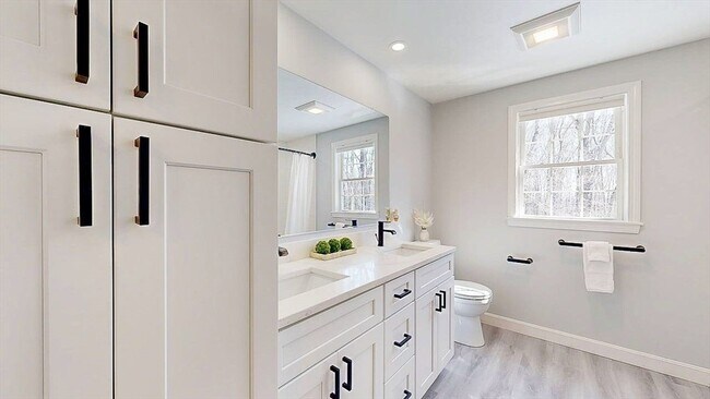 Building Photo - 12 Coldbrook Rd