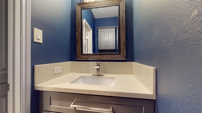 Building Photo - 2984 Holly Hall St