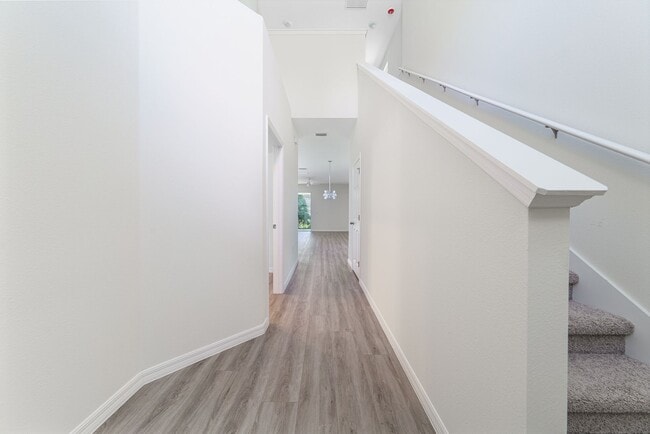 Building Photo - 4/3.5 with a loft in Longwood!