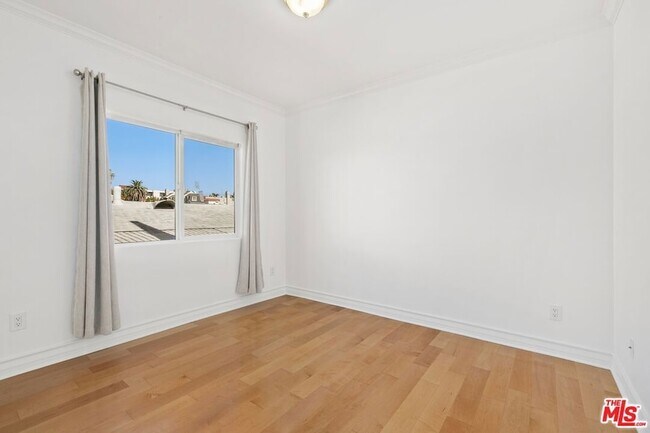 Building Photo - 11723 Mayfield Ave