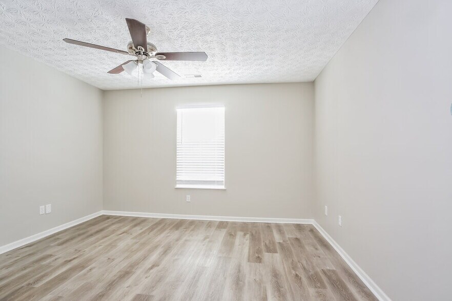 Building Photo - 5789 Lonerise Ln