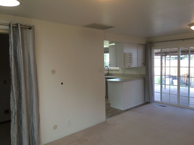 Building Photo - PENDING APPLICATIONS! Single Family Home i...