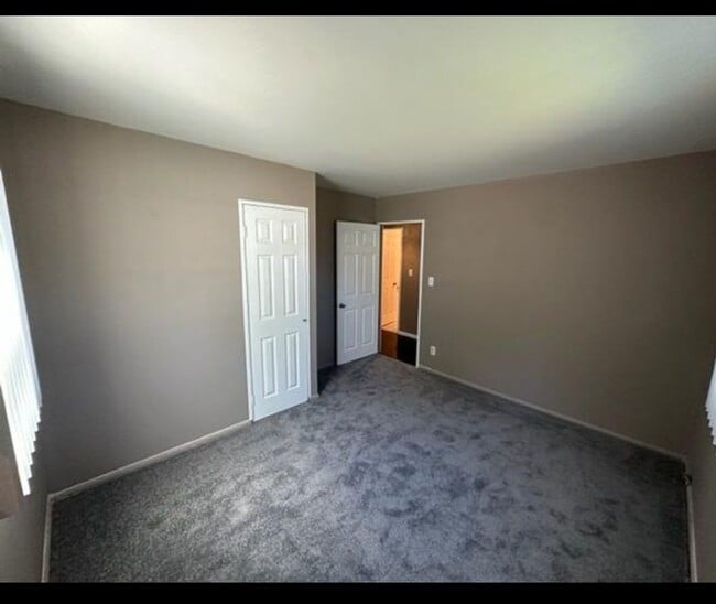 Building Photo - 3 Bedroom Home in Highland, IN