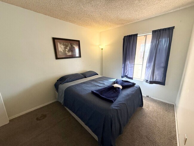 Building Photo - Fully Furnished 4-Bedroom Home in Prime Central Las Vegas Location