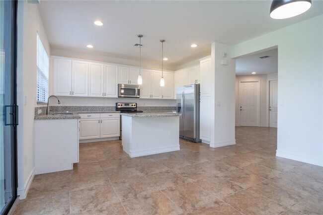 Building Photo - 126 Riverwalk Cir E