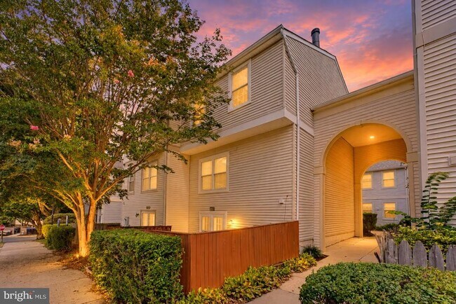 Building Photo - 10305 Bridgetown Pl