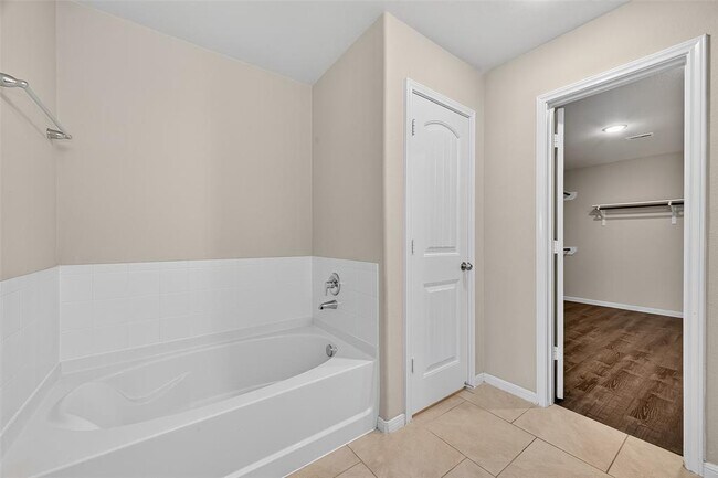 Building Photo - 3026 Village Creek Dr