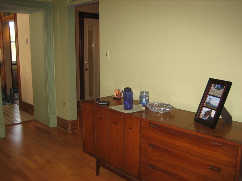 Building Photo - 719 Savannah Ave