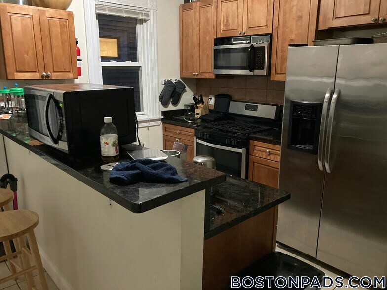 Building Photo - 8 Carmel St