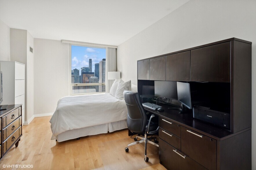 Building Photo - 33 W Ontario St