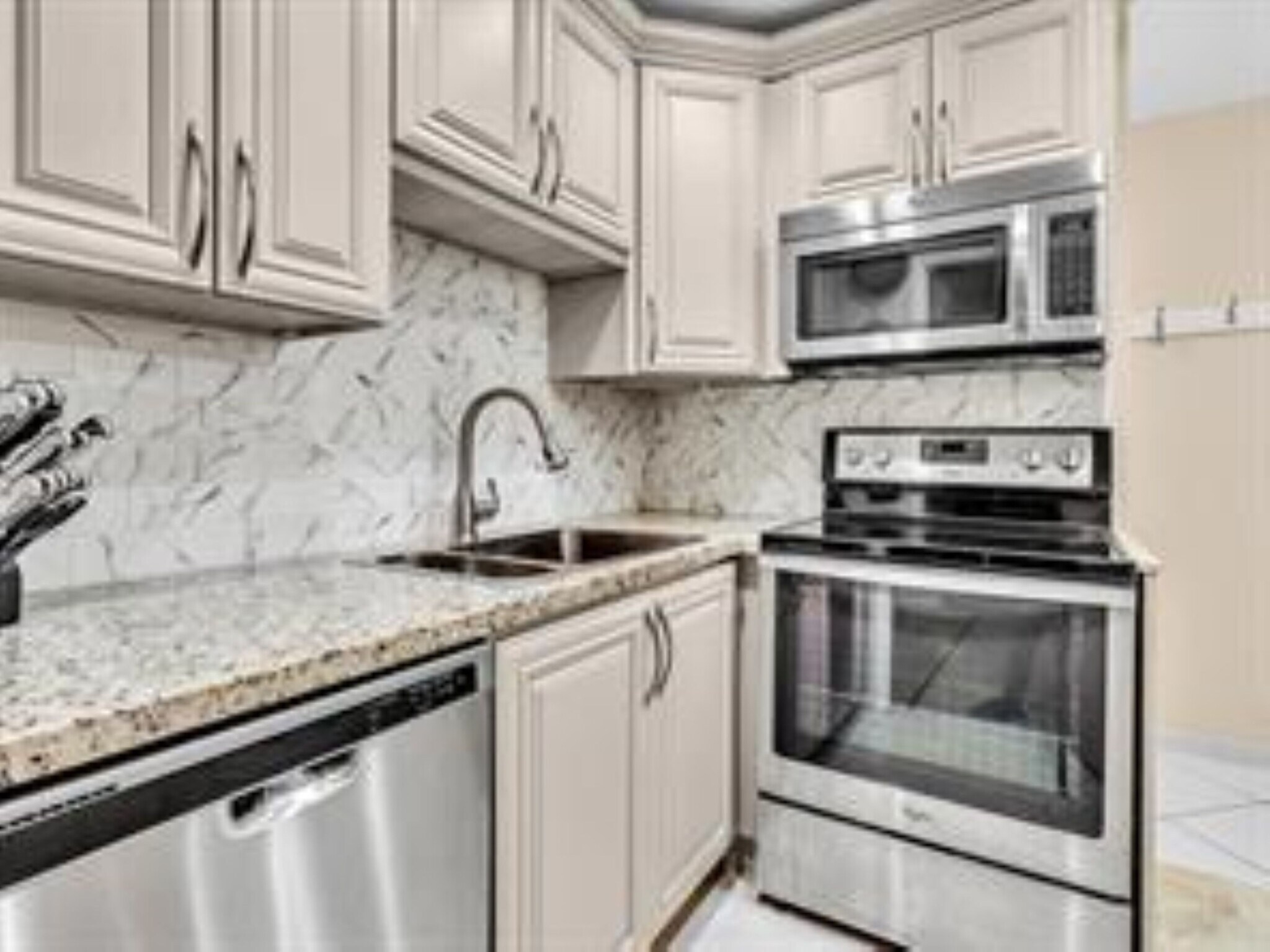 Building Photo - 3020 NE 16th Ave