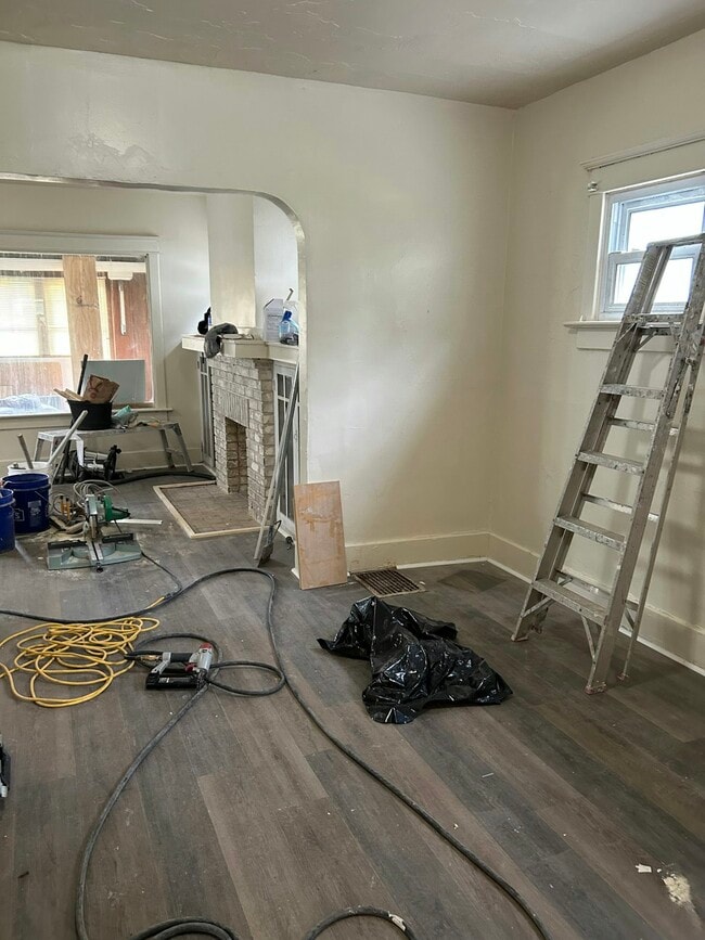 Building Photo - 844 St Agnes Ave