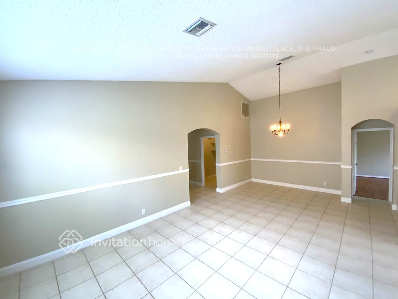 Building Photo - 9549 Lago Dr