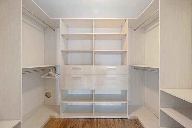 Building Photo - 650 NE 32nd St