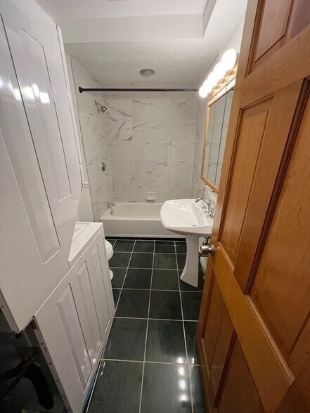 Building Photo - 373 Dorchester St