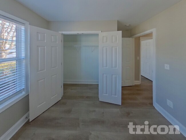 Building Photo - 1916 Roxey Ln