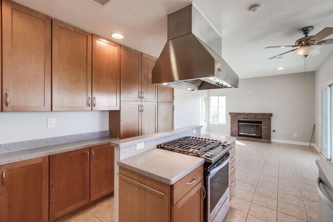 Building Photo - **Available Now*** Encinitas,  4 bedroom, 2.5 bathroom with 2 car garage***