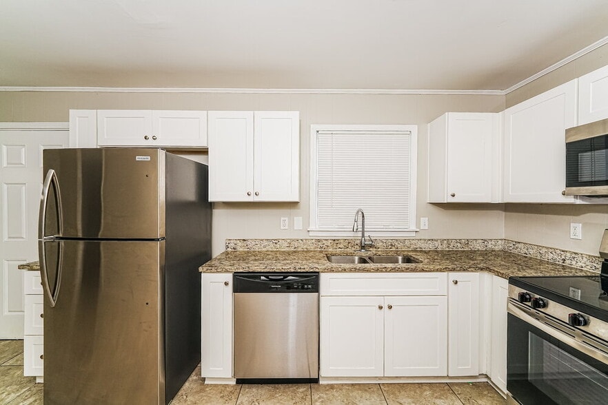 Building Photo - 629 16th Terrace Cir NW