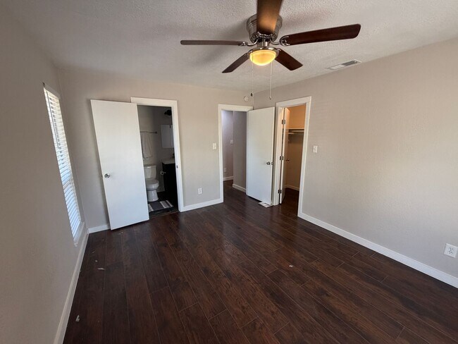 Building Photo - 5808 Cherry Park