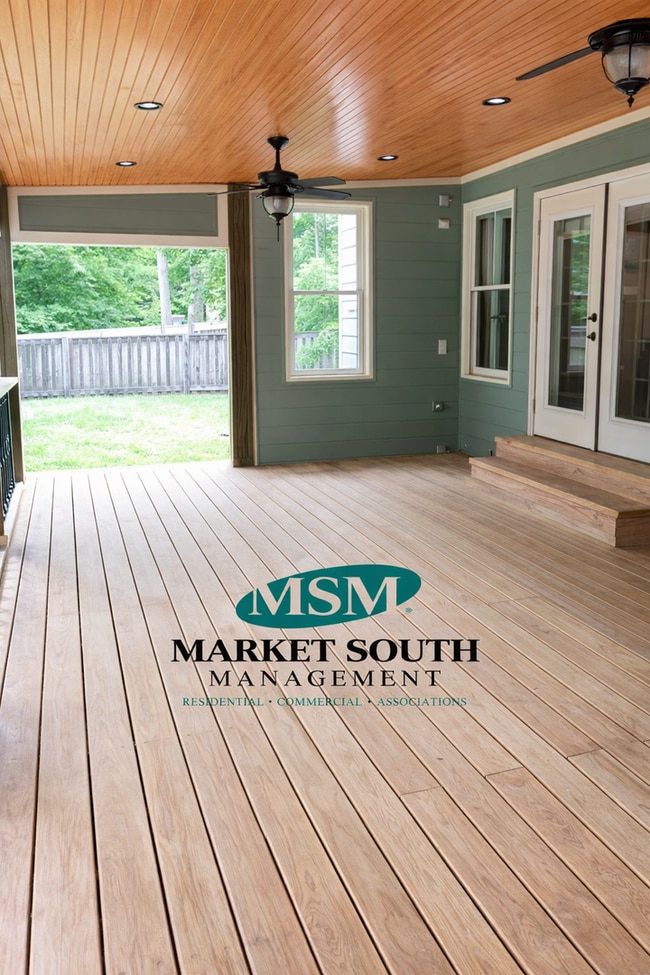 Building Photo - SOUTHBRIDGE BEAUTY- AVAILABLE NOW!