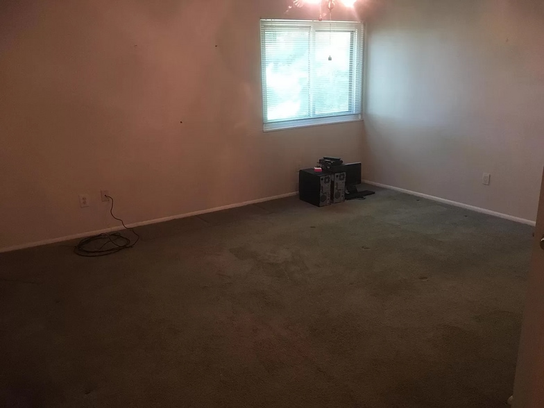 Master Bedroom - 6 Landings Way