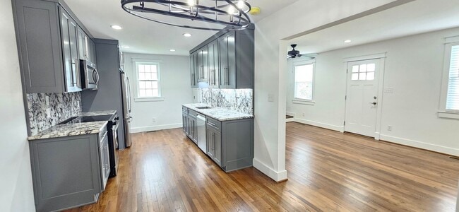Building Photo - 707 Pegram Ln