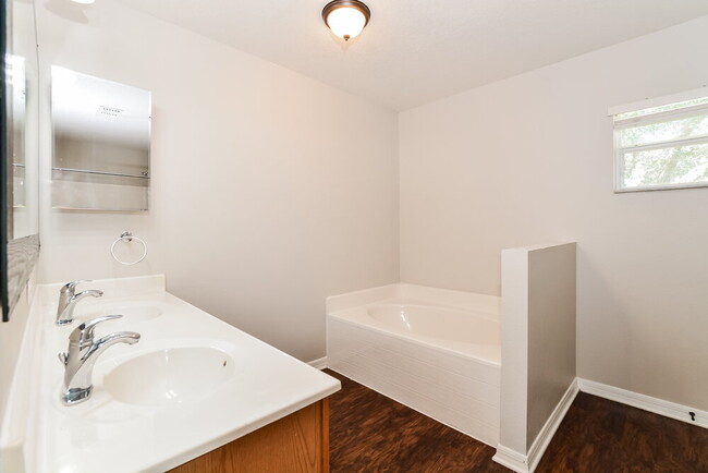 Building Photo - 436 Fish Hawk Dr