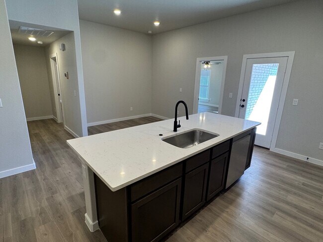 Building Photo - 10300 Pronghorn Rd