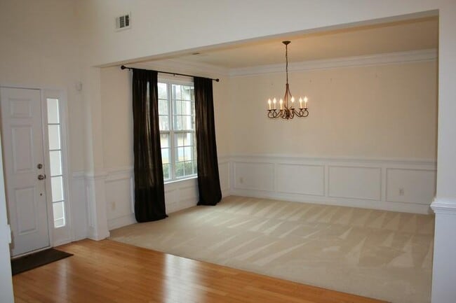 Building Photo - 212 Autumn Trail