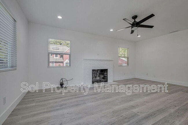 Building Photo - 822 Eaton St