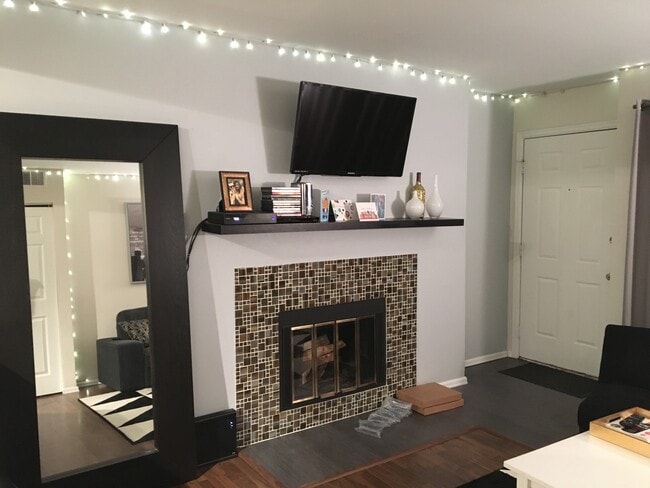 Primary Photo - 20 S Boulder Cir