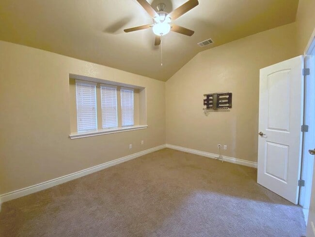 Building Photo - 313 Summer Pointe