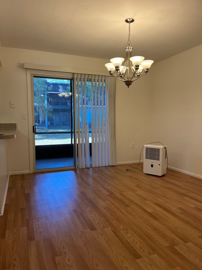 Building Photo - 501 SW 75th St