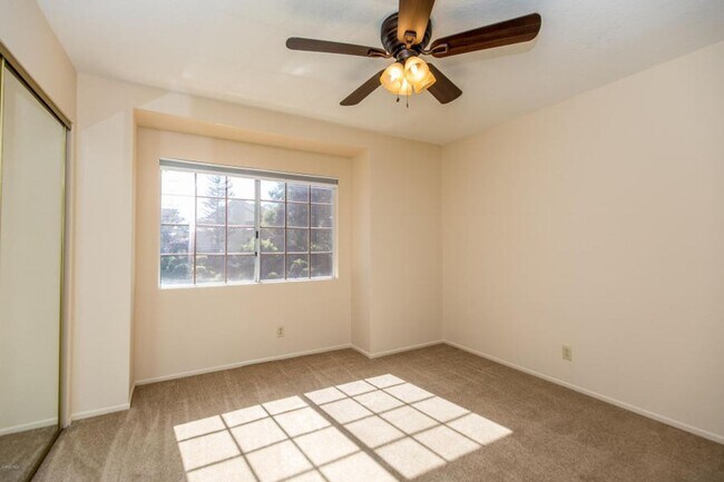 Building Photo - Modern Comfort Meets Tranquil Living in Newbury Park